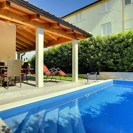 Holiday House Maret Сasa de vacaciones *