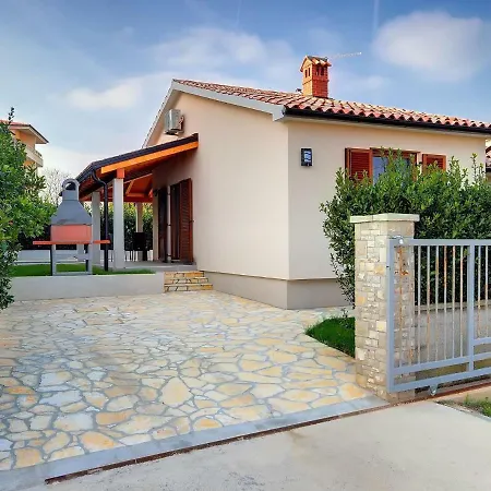 Nyaraló Holiday House Maret Ližnjan