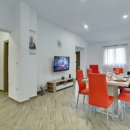 Nyaraló Holiday House Maret